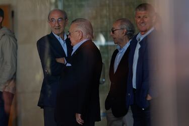 Pedro Cortes, expresidente del Valencia, en el tanatorio de Valencia para despedir a José Manuel Ochotorena.