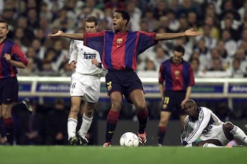 FC Barcelona: 1998-2004
PSV: 2006-07












QW2ERT