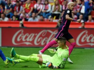 Neymar marca el quinto del Barcelona.