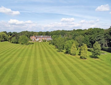 La nueva mansión de Jack Grealish que tiene un jardín más grande que el Etihad. IMAGEN Tomada de The Sun.