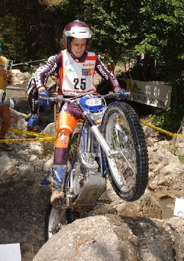 Su progresi¨®n en el trial le llev¨® al t¨ªtulo del Mundial Youth (2004) y Mundial Junior (2006). Despu¨¦s cambia al Enduro, disciplina en la que debuta en el 2008.