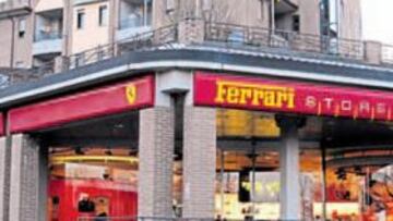 <b>CUENTA ATRÁS. </b>Las tiendas de regalos de Maranello también esperan con impaciencia que se inicie la era Alonso.