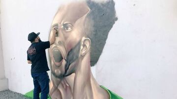 Le車n oficiliaza la llegada de Giles Barnes con reggae y grafiti