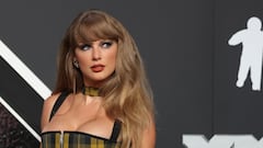 Billboard sparks outrage among Swifties with nude image of Taylor Swift for a tribute