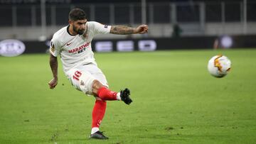 Banega, ante los Wolves.