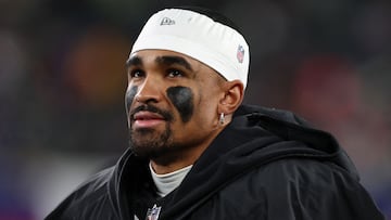 EAST RUTHERFORD, NEW JERSEY - JANUARY 07: Jalen Hurts #1 of the Philadelphia Eagles looks on from the sidelines during the second half in the game against the New York Giants at MetLife Stadium on January 07, 2024 in East Rutherford, New Jersey.   Elsa/Getty Images/AFP (Photo by ELSA / GETTY IMAGES NORTH AMERICA / Getty Images via AFP)