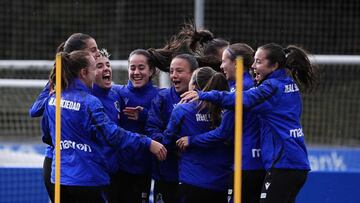 Las jugadoras de la Real hacen piña.