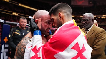 ANAHEIM, CALIFORNIA - FEBRUARY 17: (R-L) Ilia Topuria of Germany and Alexander Volkanovski of Australia talk after their UFC featherweight championship fight during the UFC 298 event at Honda Center on February 17, 2024 in Anaheim, California. (Photo by Chris Unger/Zuffa LLC via Getty Images)
