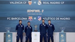 Ramos, Gay&aacute;, Busquets y Sa&uacute;l posan en el sorteo de la Supercopa de Espa&ntilde;a.