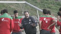 Bielsa exprime a Llorente y da aire a Javi Martínez