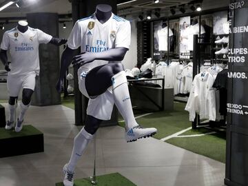 14/06/17 PRESENTACION NUEVA EQUIPACION CAMISETA REAL MADRID TEMPORADA 2017 2018
 PRIMERA EQUIPACION TIENDA OFICIAL