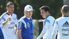 Sabella, con Messi en el entrenamiento.