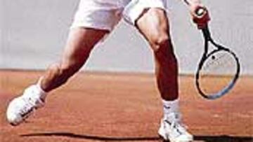 <b>EL MÁS JOVEN DE LA ARMADA.</B> A sus 16 años y 10 meses, Rafael Nadal ha irrumpido con fuerza en el Masters Series de Montecarlo y ha sumado su nombre a la larga lista de buenos tenistas de la Armada española.