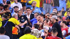   Darwin Nunez of Uruguay fights with Fans o Aficion during the CONMEBOL Copa America 2024 Semi-final match between Uruguay and Colombia, at Bank of America Stadium, on July 10, 2024 in Charlotte, North Carolina, United States.