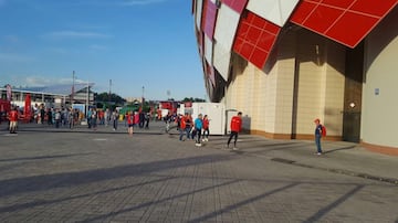 Así se vive la previa de Chile-Camerún en Moscú. 