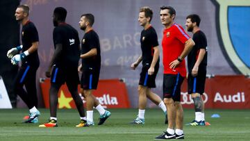 Valverde, durante un entrenamiento con el Barcelona.