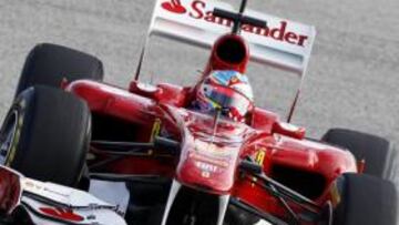 <b>CON MÁS PROBLEMAS. </b>Alonso hizo ayer el mejor tiempo, pero tuvo más complicaciones que el martes.