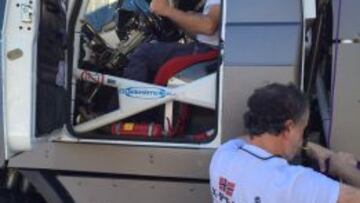 LLovera, ya en la cabina de su camión.