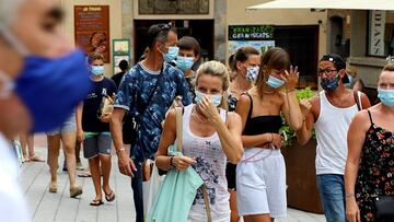 BEGUR 12/08/2020 en begur el mercado semanal ha notado mucho la escasez de gente y turistas debido a las medidas por el covid 19 costa brava turismo turistas vacaciones verano economia trabajo dinero paro consumo enfermedades infecciosas pandemia contagio