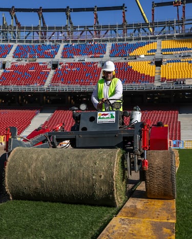 Además del 'nuevo suelo' del estadio el club sigue trabajando en el avance de las gradas.