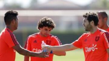 Los jugadores compartieron un grato momento en torno a la parrilla.