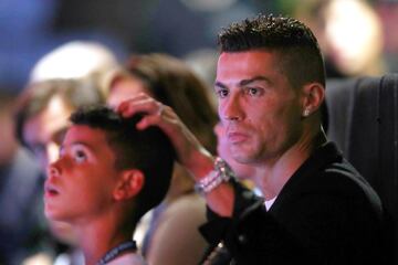 Cristiano made the most of the international break to watch the Djokovic v Isner match at the ATP Finals in London with Georgina Rodríguez and his eldest son.