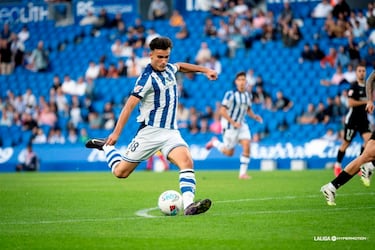 El canterano realista demostró que ya le tiene tomado el pulso a la categoría. El primer gol que hizo ante el Andorra es la demostración de que ella sigue la consigue. Su robo de balón, gracias a su presión, demuestra la efectividad de la presión alta. Un delantero al que hay que seguir.