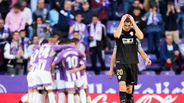 VALLADOLID, SPAIN - NOVEMBER 05: Gerard Gumbau of Elche CF reacts during the LaLiga Santander match between Real Valladolid CF and Elche CF at Estadio Municipal Jose Zorrilla on November 05, 2022 in Valladolid, Spain. (Photo by Juan Manuel Serrano Arce/Getty Images)
