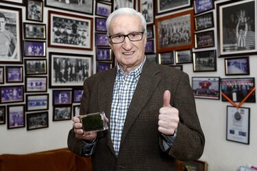 2 Ligas, 4 Copas del Generalísimo y 1 Recopa de Europa es el gran palmarés del jugador nacido en Palencia como colchonero.