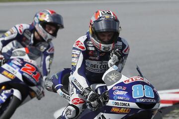 El piloto madrileño de Moto3, Jorge Martín, celebra la victoria en el Gran Premio de Sepang celebrado en el circuito de Sepang que le otroga como campeón mundial. 