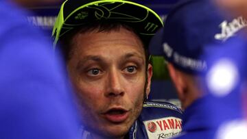 Motorcycle Racing - Argentina Motorcycle Grand Prix - MotoGP race - Termas de Rio Hondo, Argentina - April 8, 2018 - Movistar Yamaha rider Valentino Rossi of Italy reacts as he talks to a member of his team at the end of the race. REUTERS/Marcos Brindicc
