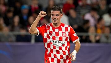 Miguel Gutiérrez celebrando un gol durante un partido de Champions League.