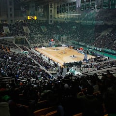 El Olympiacos, eliminado de la Copa al negarse a jugar la 2ª parte ante el Panathinaikos