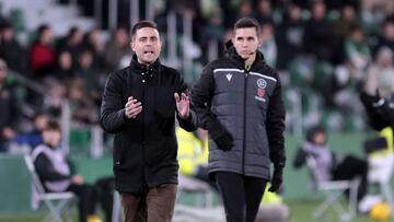 Lisci anima a sus jugadores en el Martínez Valero.