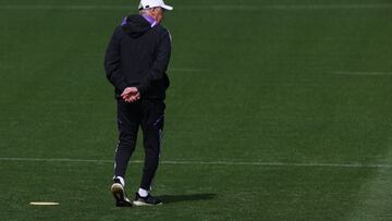 Real Madrid's Italian coach Carlo Ancelotti heads a training session at the Real Madrid City training complex in Valdebebas, outskirts of Madrid on May 20, 2023. (Photo by PIERRE-PHILIPPE MARCOU / AFP)