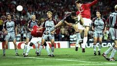 Teddy Sheringham remata de cabeza en la acción del 2-1 de Solsjaker en la final de Champions de 1999 entre el United y el Bayern.