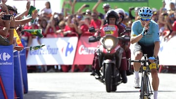 Miguel Angel "Superman" Lopez pasando primero la l¨ªnea de meta.