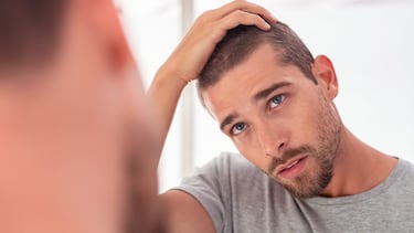 ¿Tinte? ¡Ya no lo necesitas! Este champú es la nueva forma de decir adiós a las primeras canas