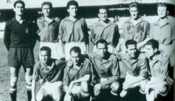 Formación de la selección española para el partido contra Chile en Maracaná en 1950. Arriba: Ramallets, Puchades, Parra, Alonso, Mariano, José Gonzalvo; Abajo: Basora, Igoa, Zarra, Panizo y Gaínza.
