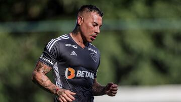 Eduardo Vargas busca convencer a Luiz Felipe Scolari