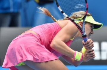 Eugenie Bouchard perdió a manos de Maria Sharapova en cuartos de final del Abierto de Australia el martes.