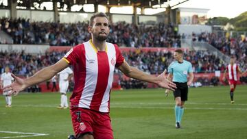 Stuani, delantero uruguayo, festejando uno de sus 9 goles en la presente temporada.