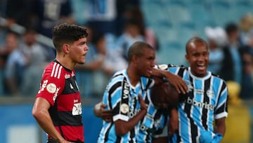 Soccer Football - Brasileiro Championship - Gremio v Flamengo - Arena do Gremio, Porto Alegre, Brazil - October 25, 2023 Flamengo's Ayrton Lucas looks dejected as Gremio players celebrate after the match REUTERS/Diego Vara