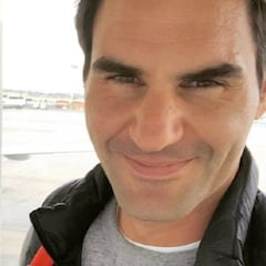 Federer conquista a sus fans al bromear con su divertido 'look' de adolescencia