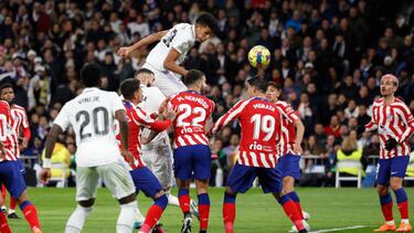 El cabezazo de Álvaro Rodríguez en el derbi.