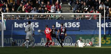 Escalante puts Eibar ahead. 1-0. Min. 15