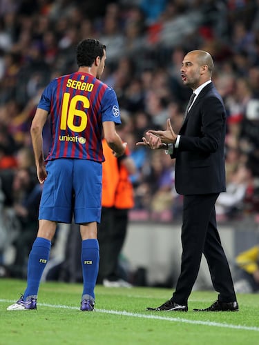 En 2008, Pep Guardiola es ascendido para entrenar al primer equipo del FC Barcelona. Junto a él, asciende desde el Barça B a un jugador que había empezado de central, pero terminó la temporada como pivote en el mediocentro, su nombre, Sergio Busquets. 
