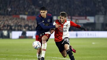 Edson Álvarez y Santiago Giménez durante las semifinales de la Copa de Páises Bajos.