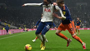 Tottenham Hotspur's English defender #24 Djed Spence defends from Newcastle United's English midfielder #10 Anthony Gordon during the English Premier League football match between Tottenham Hotspur and Newcastle United at the Tottenham Hotspur Stadium in London, on February 10, 2026. (Photo by Glyn KIRK / AFP) / RESTRICTED TO EDITORIAL USE. No use with unauthorized audio, video, data, fixture lists, club/league logos or 'live' services. Online in-match use limited to 120 images. An additional 40 images may be used in extra time. No video emulation. Social media in-match use limited to 120 images. An additional 40 images may be used in extra time. No use in betting publications, games or single club/league/player publications. /