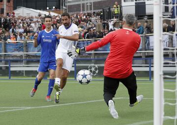 Robert Pires con Luis García.